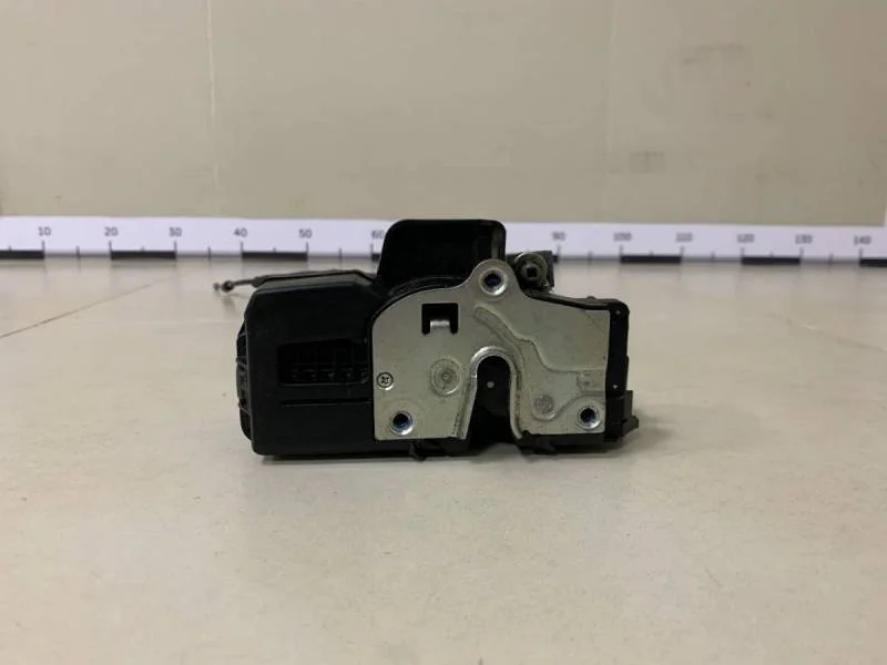 Замок двери передней правой Chevrolet Captiva (C100) 2006-2011