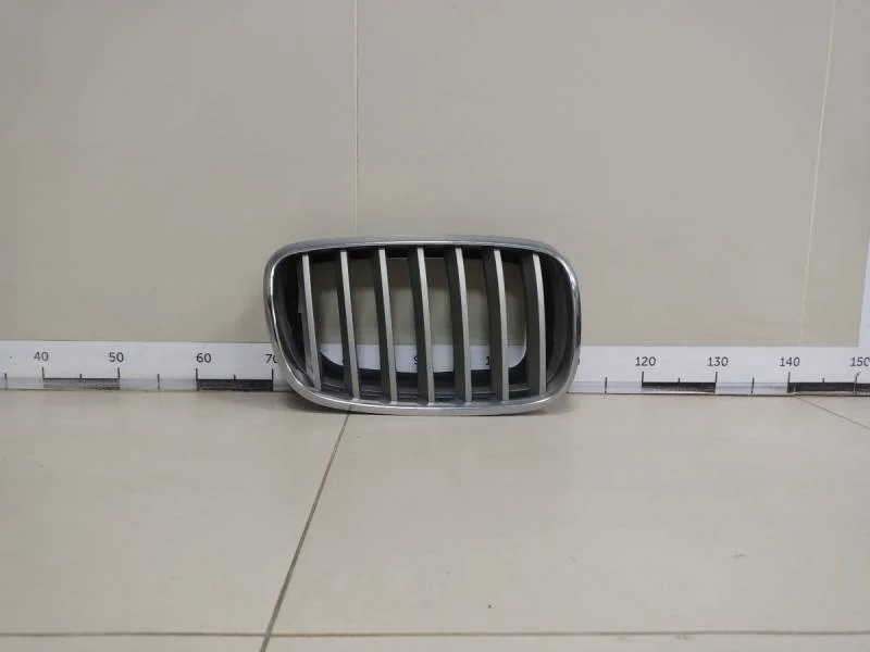 Решетка радиатора правая BMW X5 E70 2007-2013