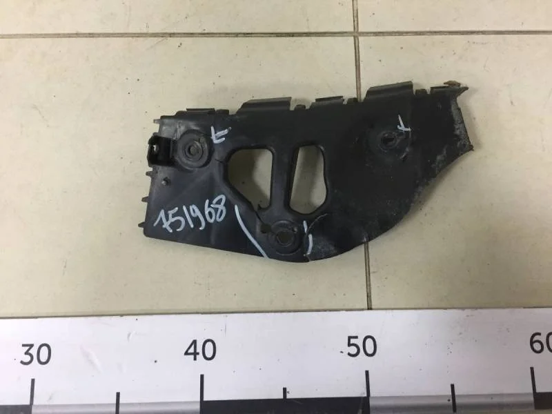 Кронштейн заднего бампера левый Renault Sandero 2009-2014