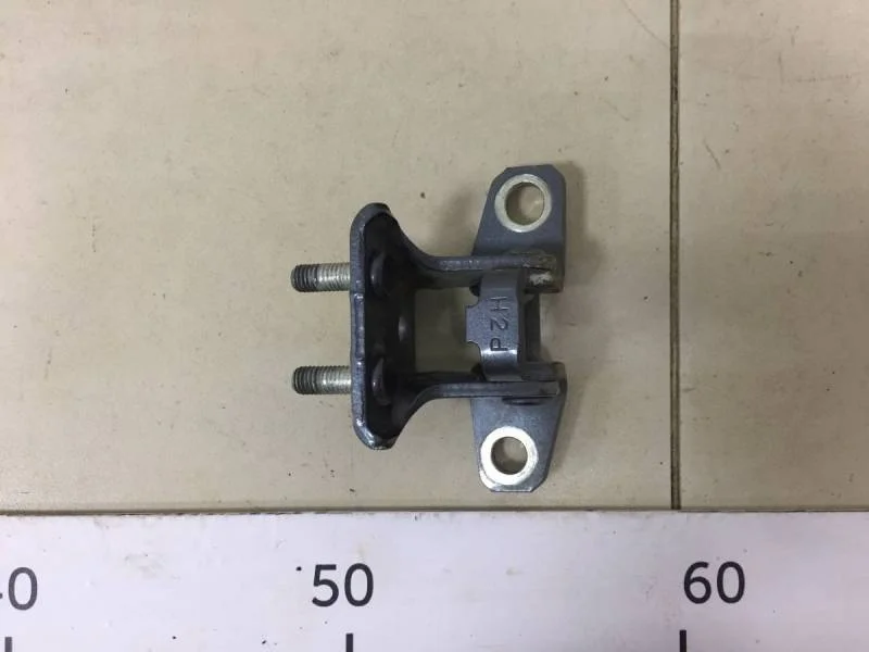 Петля двери задней правой верхняя Mitsubishi Outlander XL (CW) 2006-2012