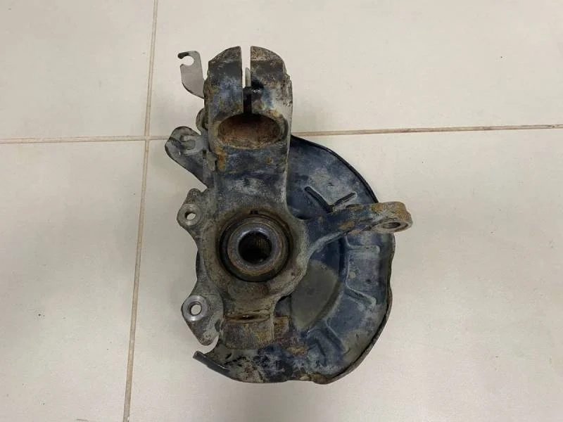 Кулак поворотный передний правый Skoda Fabia (5J) 2007-2014