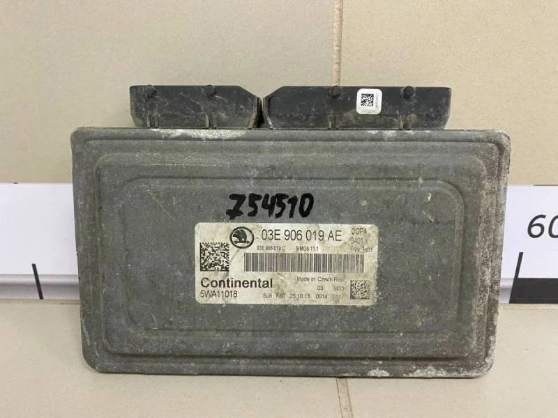 Блок управления двигателем Skoda Fabia (5J) 2007-2014