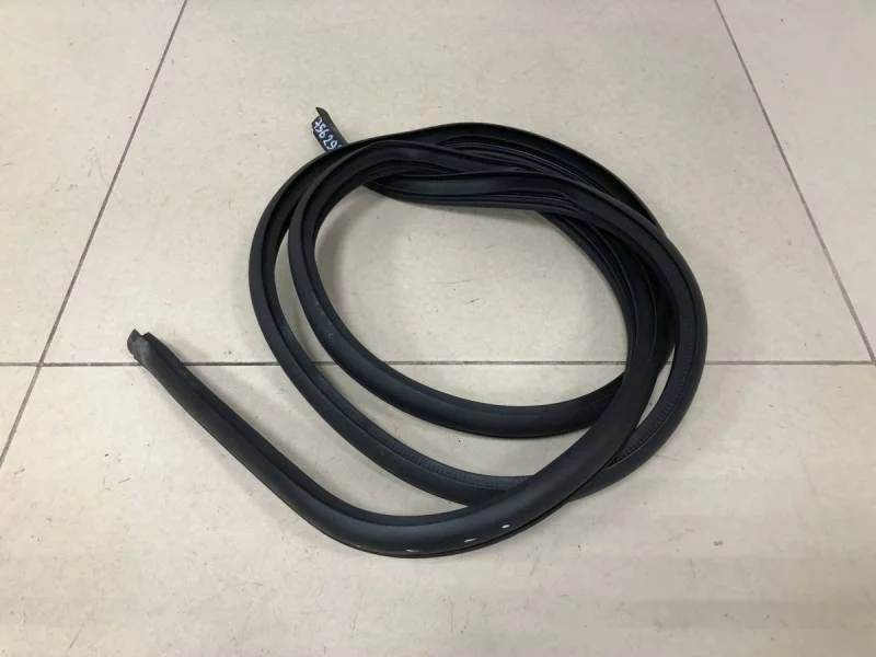 Уплотнитель проема двери задней левой Kia Rio 3 (UB) 2011-2017