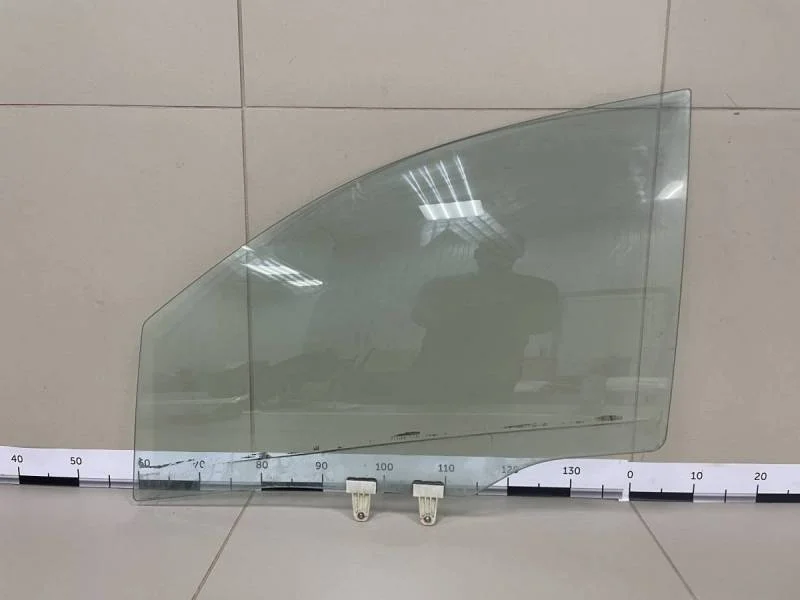 Стекло двери передней левой Suzuki Liana 2001-2007