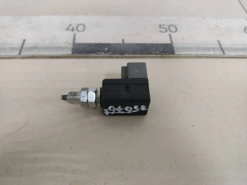 Выключатель концевой Kia Sorento (XM) 2009>