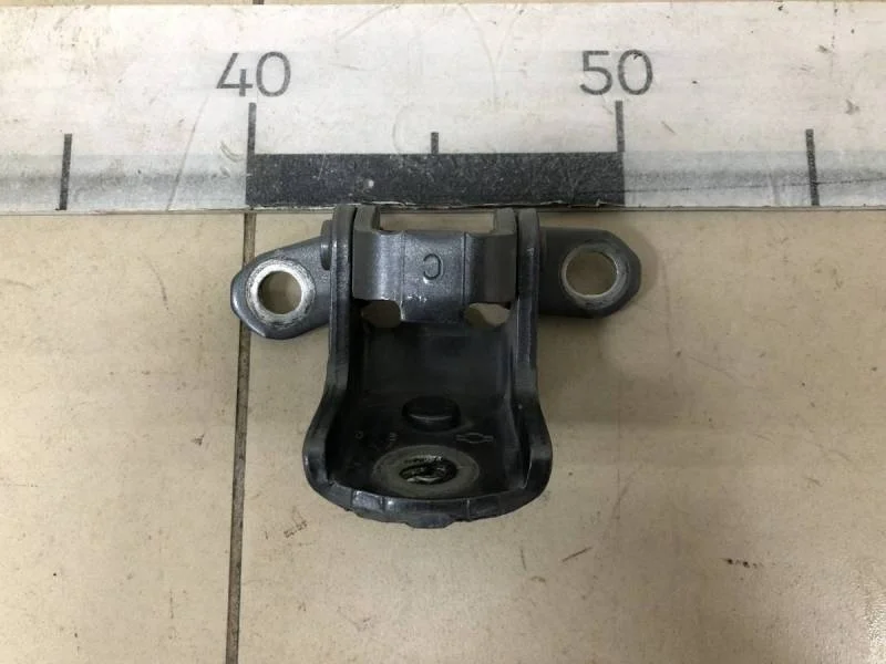 Петля двери задней левой верхняя Nissan Note (E11) 2006-2013