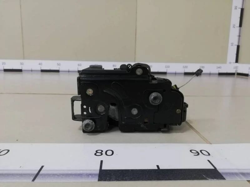 Замок двери задней левой Skoda Fabia (6Y) 1999-2007