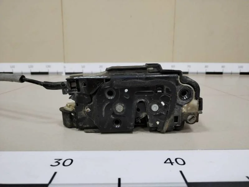 Замок двери задней левой Volkswagen Polo (Sed RUS) 2011>