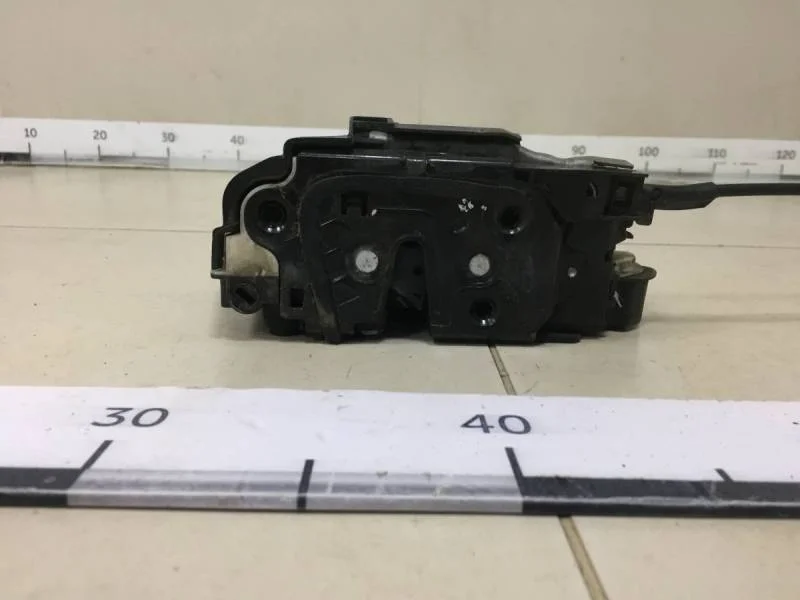 Замок двери задней правой Volkswagen Polo (Sed RUS) 2011>