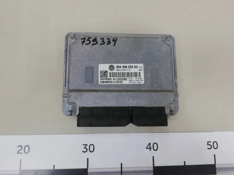 Блок управления двигателем Volkswagen Golf Plus 5 2005-2014