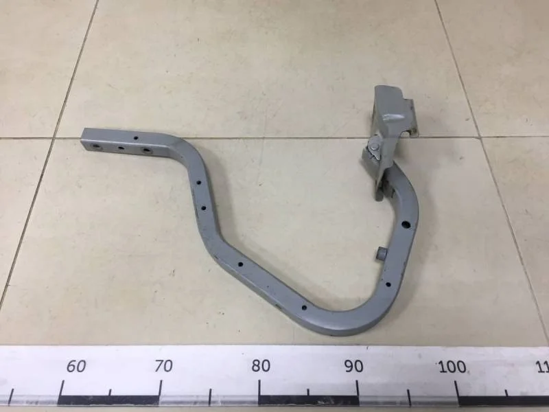 Петля крышки багажника Nissan Cefiro (A33) 1998-2003