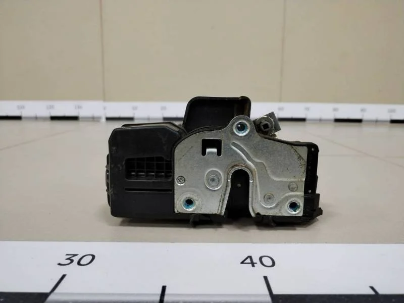 Замок двери передней правой Chevrolet Captiva (C100) 2006-2011