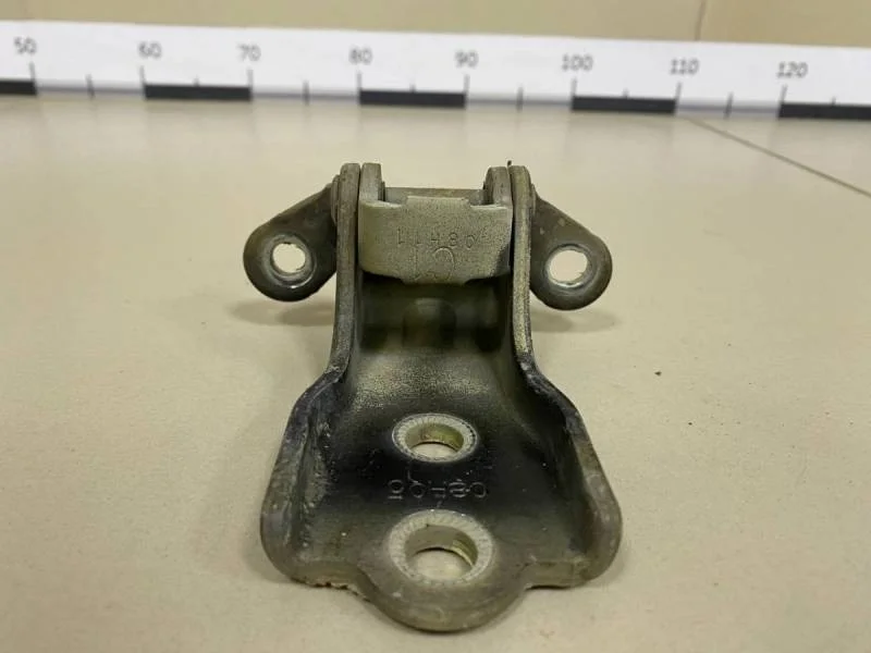 Петля двери Chevrolet Captiva (C100) 2006-2011