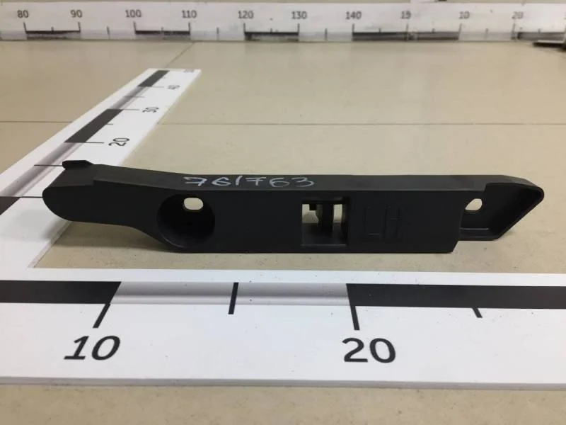 Кронштейн переднего бампера левый Ford Focus 2 (DB) 2008-2011