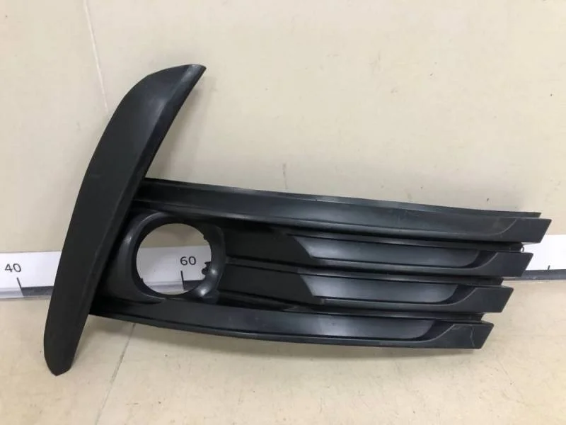 Решетка в бампер правая Toyota Corolla E180 2013>