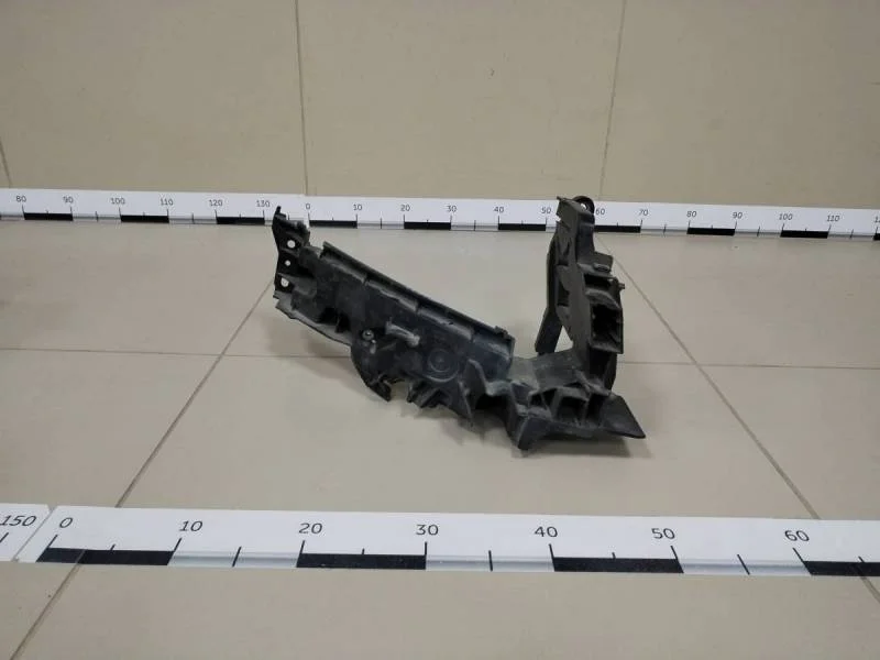 Кронштейн фар правый Audi Q5 (8R) 2008-2017