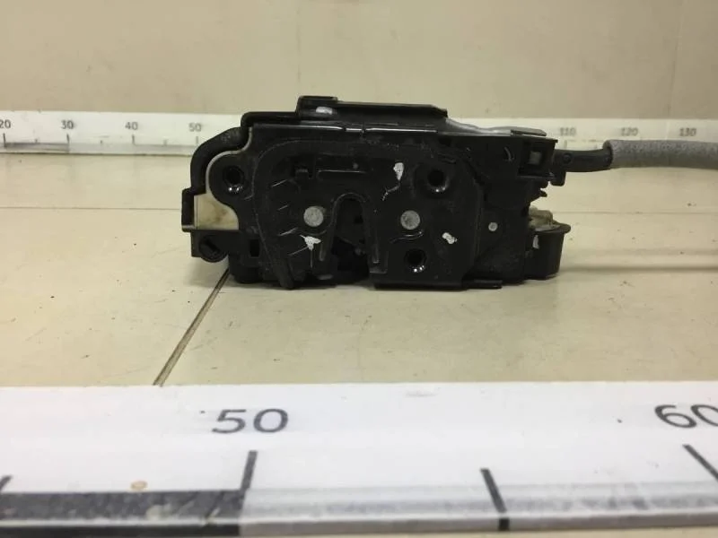 Замок двери задней правой Volkswagen Polo (Sed RUS) 2011>