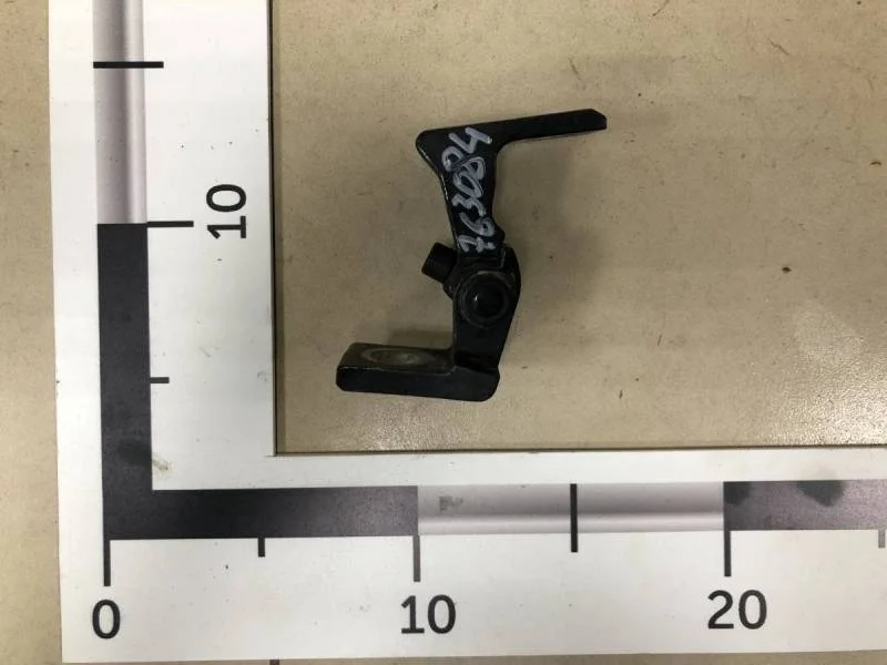 Петля двери Volkswagen Polo (Sed RUS) 2011>