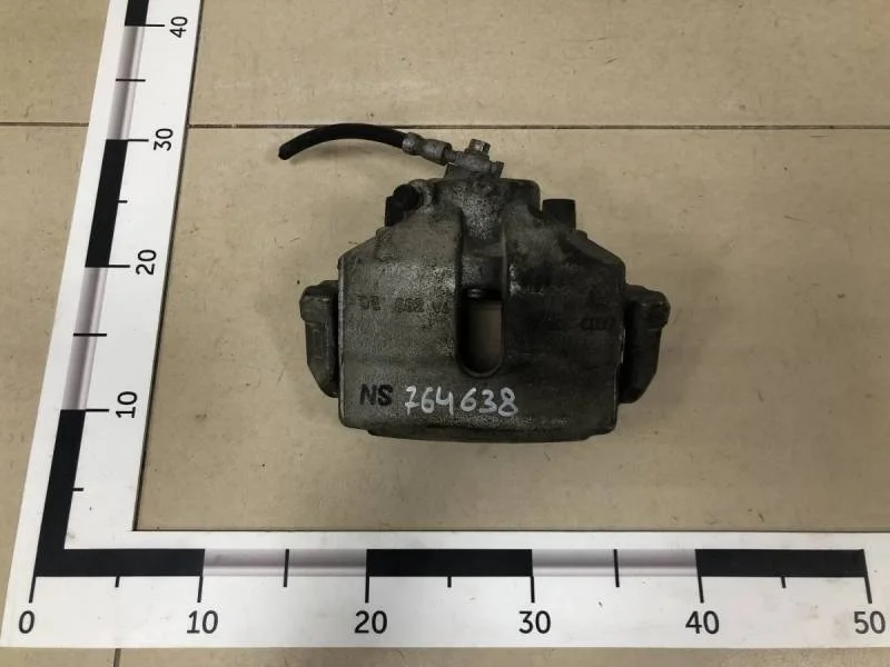 Суппорт передний правый Audi A3 (8P) 2004-2013