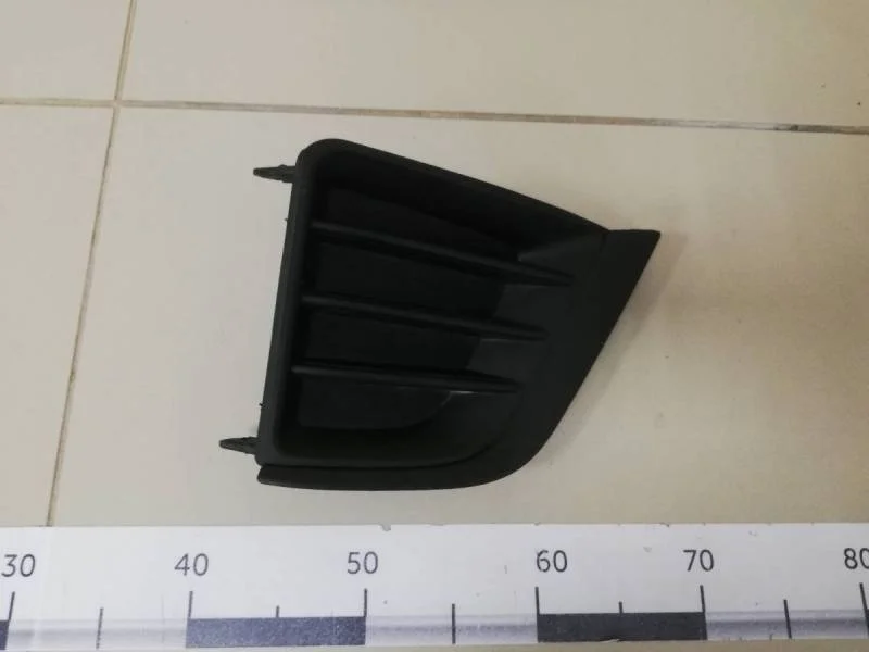 Заглушка бампера Toyota Corolla E180 2013>