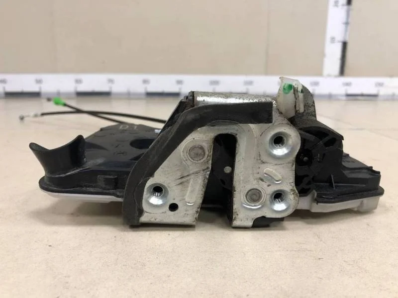 Замок двери передней правой Toyota Corolla E180 2013>