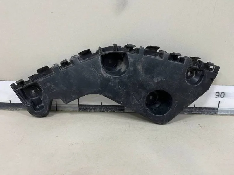 Направляющая заднего бампера правая Renault Duster 2012>