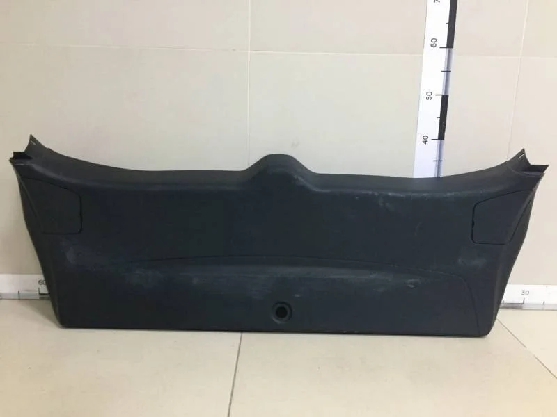 Обшивка двери багажника Mitsubishi Outlander XL (CW) 2006-2012