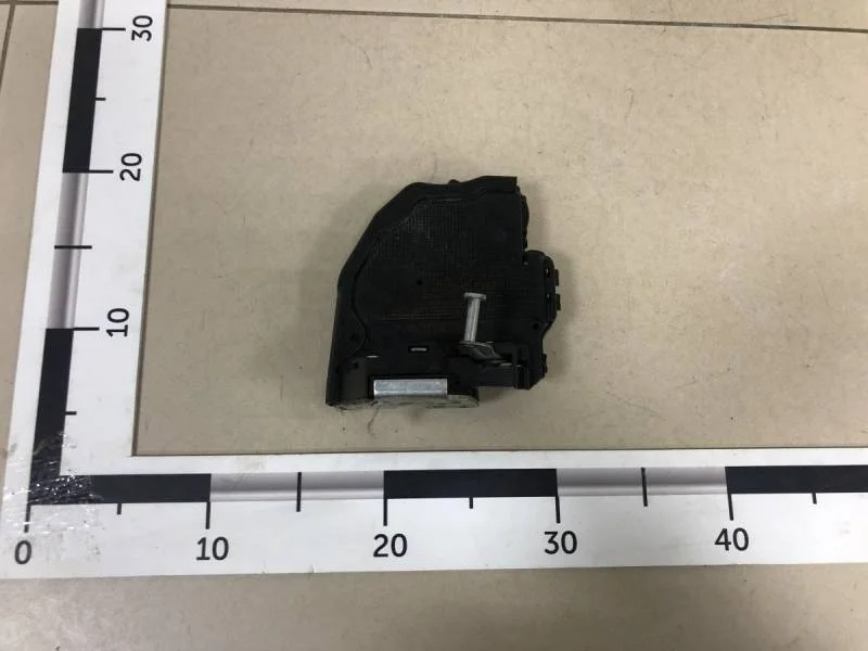 Замок двери задней правой Toyota Auris (E150) 2006-2012