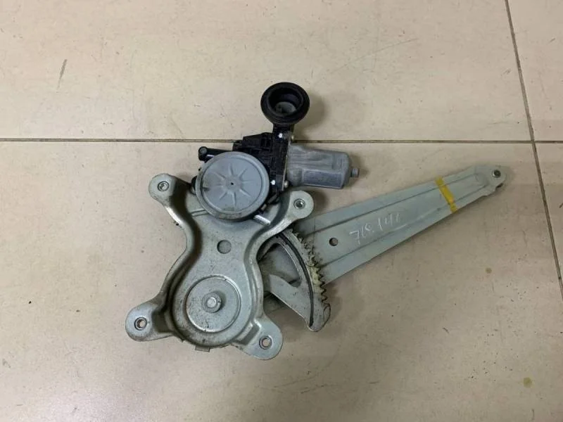 Стеклоподъемник электр. задний левый Toyota Auris (E150) 2006-2012