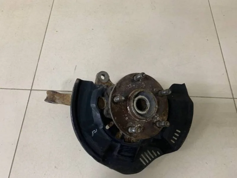 Кулак поворотный передний правый Toyota Auris (E150) 2006-2012