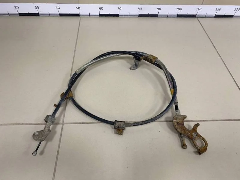 Трос стояночного тормоза правый Toyota Auris (E150) 2006-2012