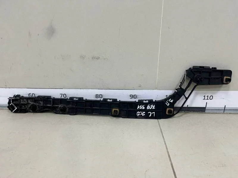 Направляющая заднего бампера правая Lexus LX570 (J200) 2007-2015