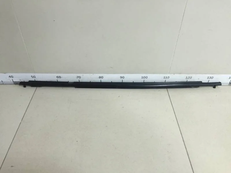 Уплотнитель стекла двери Toyota Land Cruiser Prado (J150) 2009>