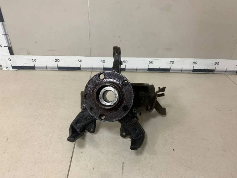 Кулак поворотный передний правый Skoda Fabia (6Y) 1999-2007