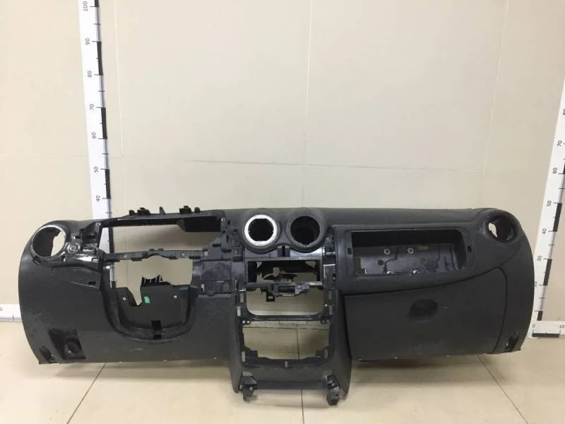 Торпедо Renault Sandero 2009-2014