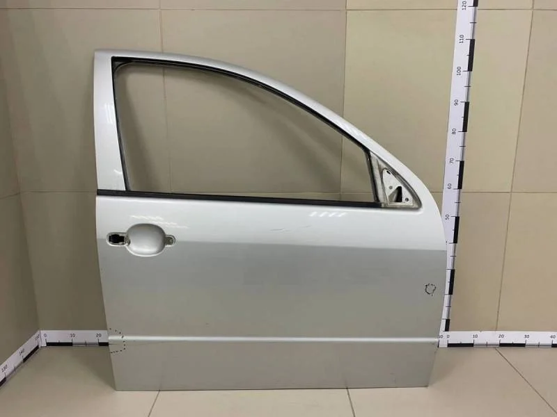 Дверь передняя правая Skoda Fabia (6Y) 1999-2007