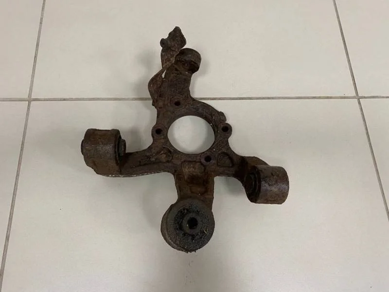 Кулак поворотный задний правый Suzuki Grand Vitara 2005-2015