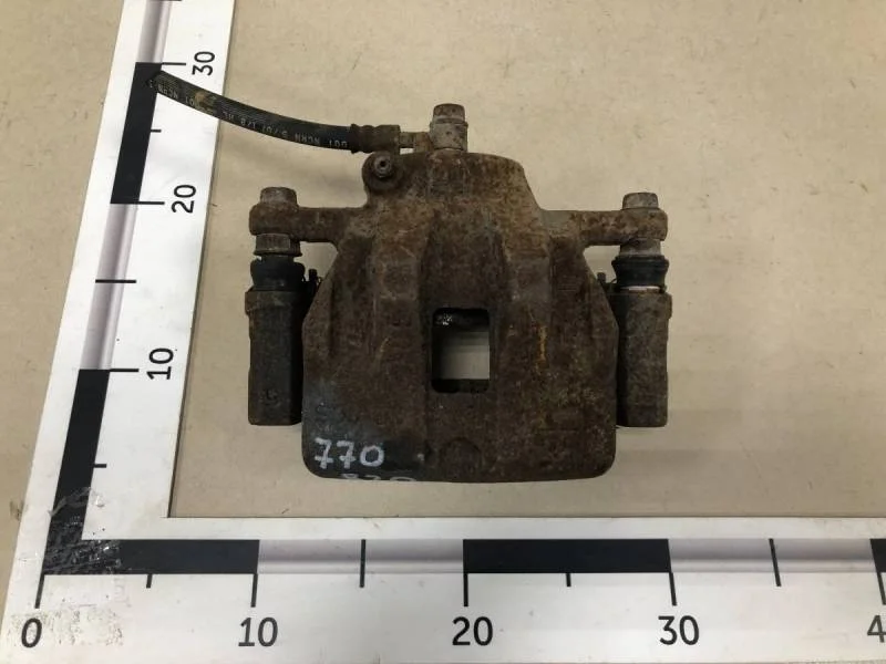 Суппорт передний левый Suzuki Grand Vitara 2005-2015