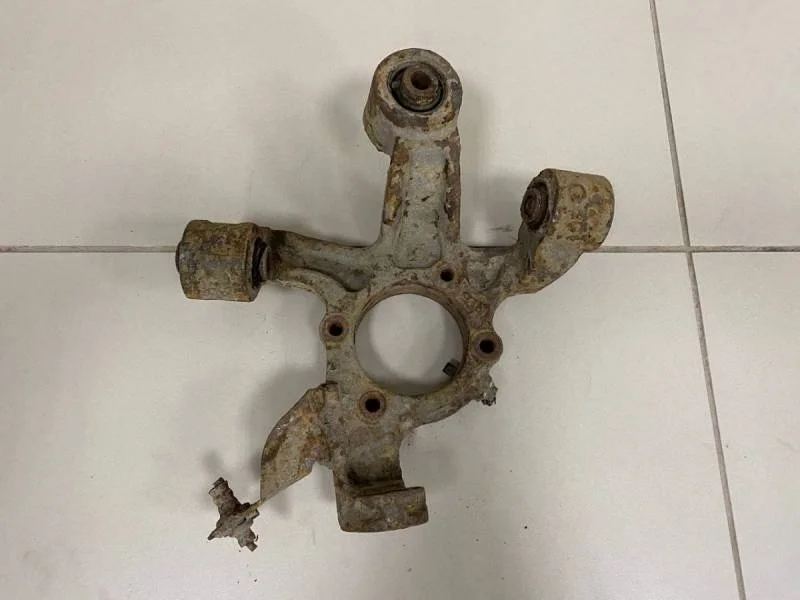 Кулак поворотный задний левый Suzuki Grand Vitara 2005-2015