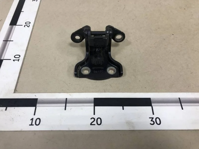 Петля двери Chevrolet Captiva (C100) 2006-2011