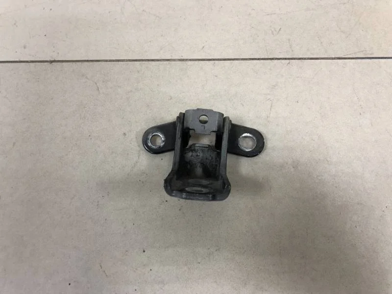 Петля двери передней правой нижняя Kia Sorento (XM) 2009>