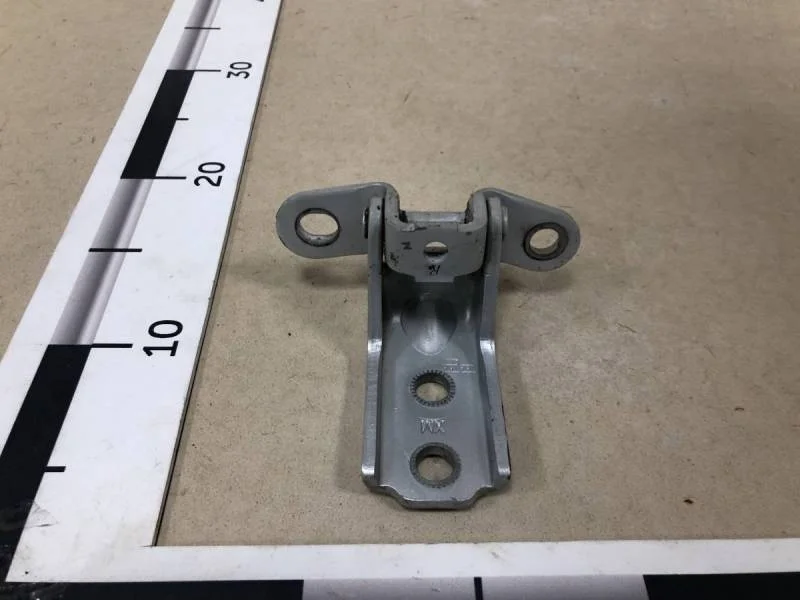 Петля двери передней правой верхняя Kia Sorento (XM) 2009>