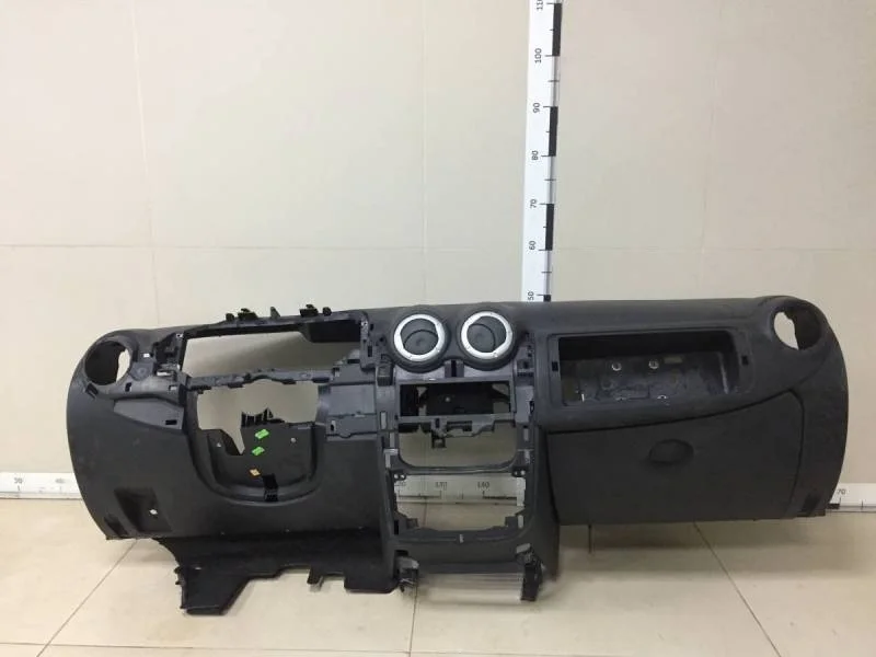 Торпедо Renault Sandero 2009-2014