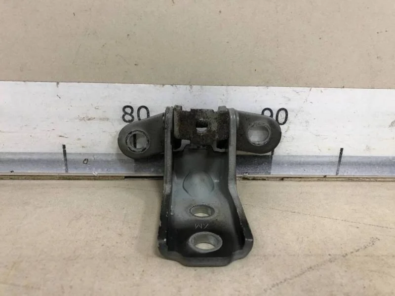 Петля двери передней правой нижняя Kia Sorento (XM) 2009>