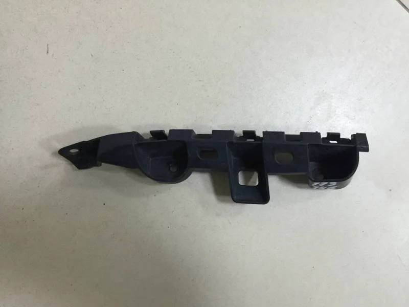 Кронштейн переднего бампера правый Volkswagen Passat B7 2011-2015