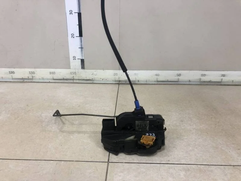 Замок двери передней правой Opel Mokka 2012>