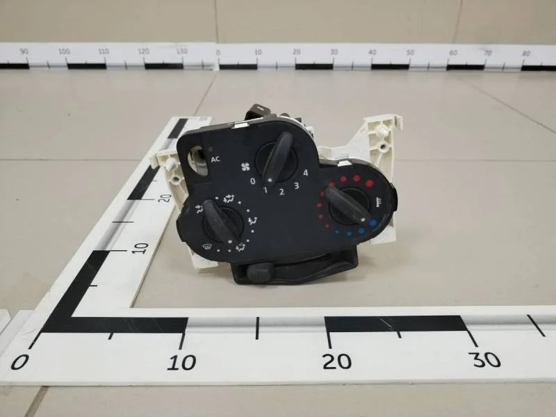 Блок управления отопителем Renault Logan (1) 2005-2014