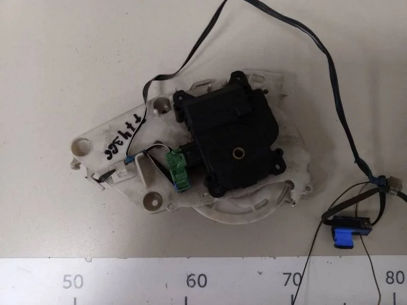 Моторчик заслонки печки Toyota Camry (V40) 2006-2011