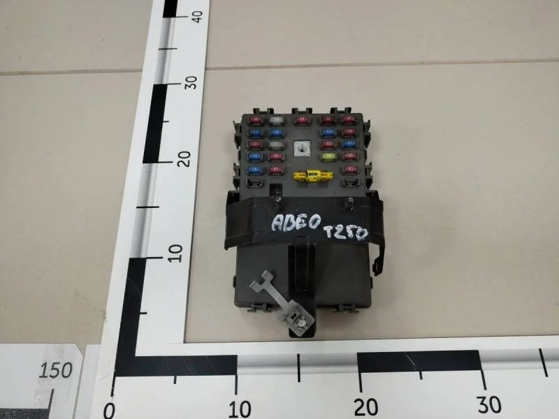 Блок предохранителей Chevrolet Aveo T250 2005-2011