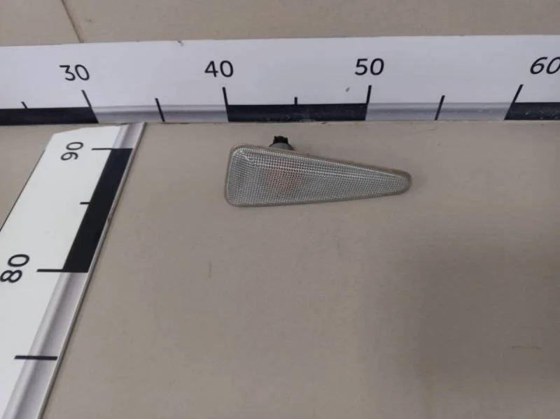 Повторитель на крыло Renault Sandero 2009-2014